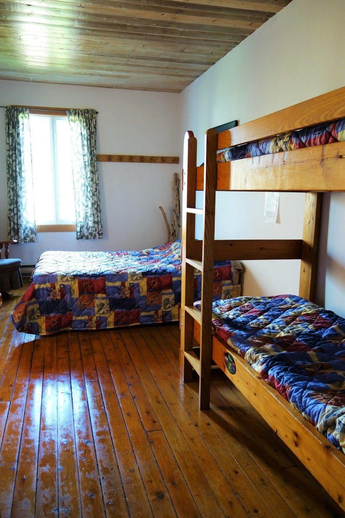 Gaspé Le Carabobo Auberge Forillon מראה חיצוני תמונה